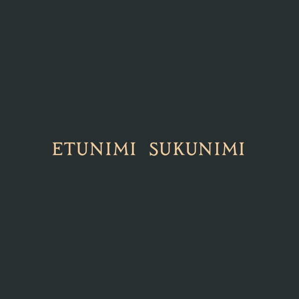 memoria-kirjaisin-kaiverrettu-antiikva-nelio